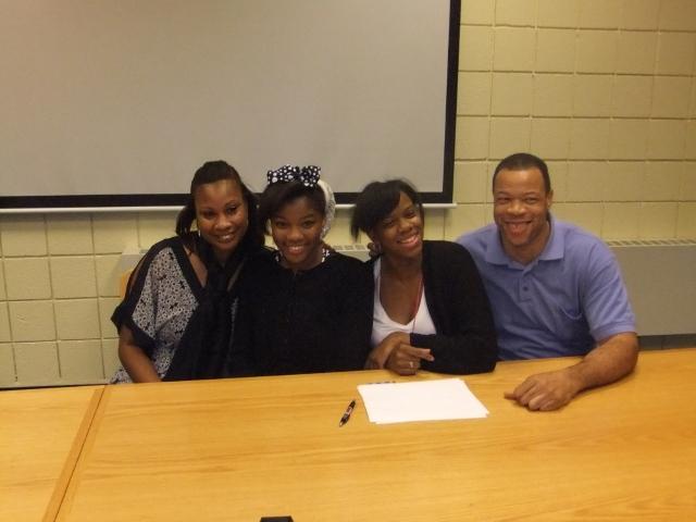 Asia Signs with Hofstra