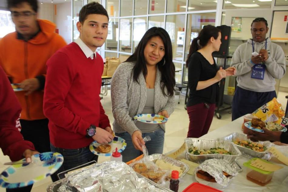 Food, Music and Fun / Comida, música y diversión